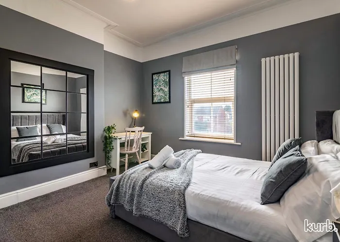 Carlton Hill House - 5 Bedroom House With Parking