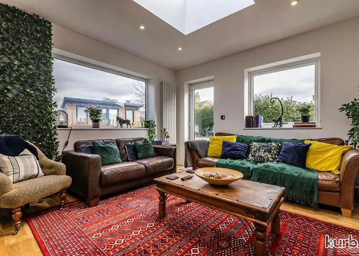 Carlton Hill House - 5 Bedroom House With Parking