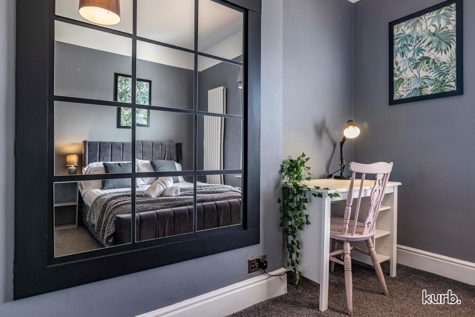 Carlton Hill House - 5 Bedroom House With Parking