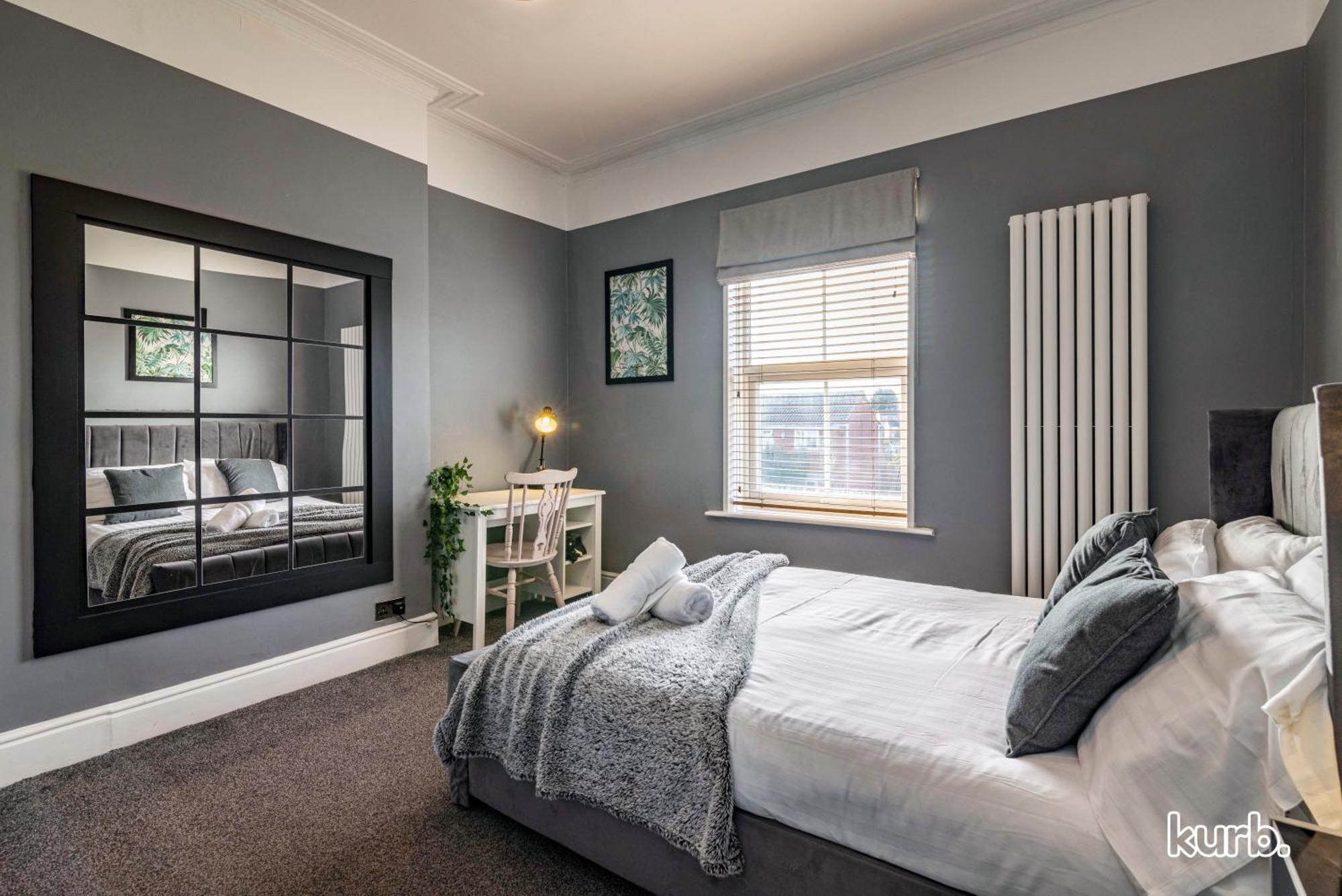 Carlton Hill House - 5 Bedroom House With Parking