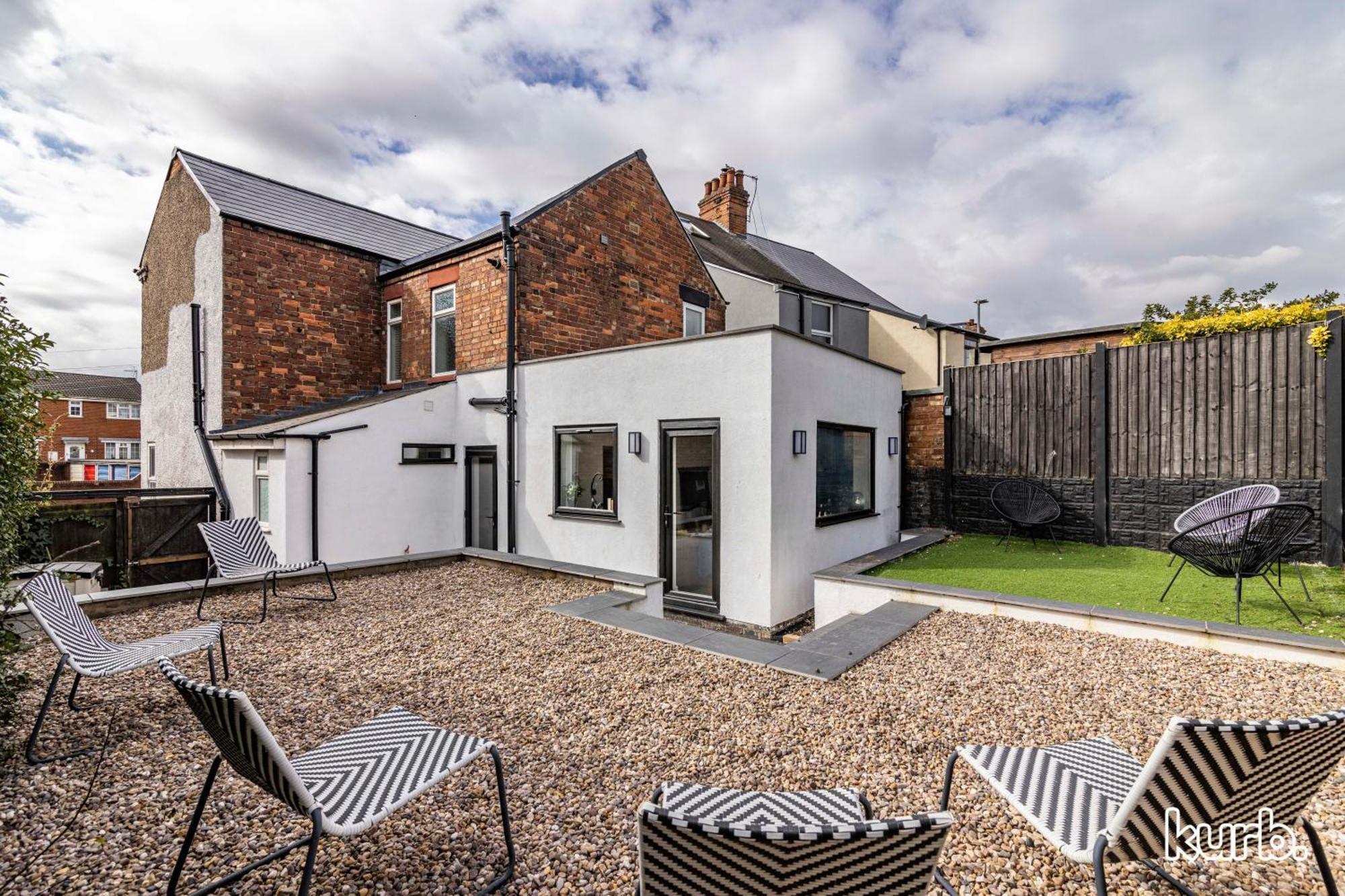 Carlton Hill House - 5 Bedroom House With Parking *